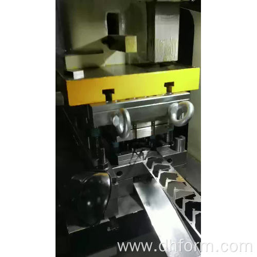 Progresive tool die for sheet metal fabrication service